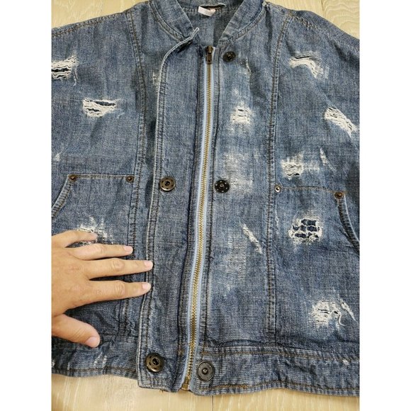Free People Jean Jacket Women's LARGE Cotton Bomber Full Zipper Snap Distressed - Picture 4 of 10